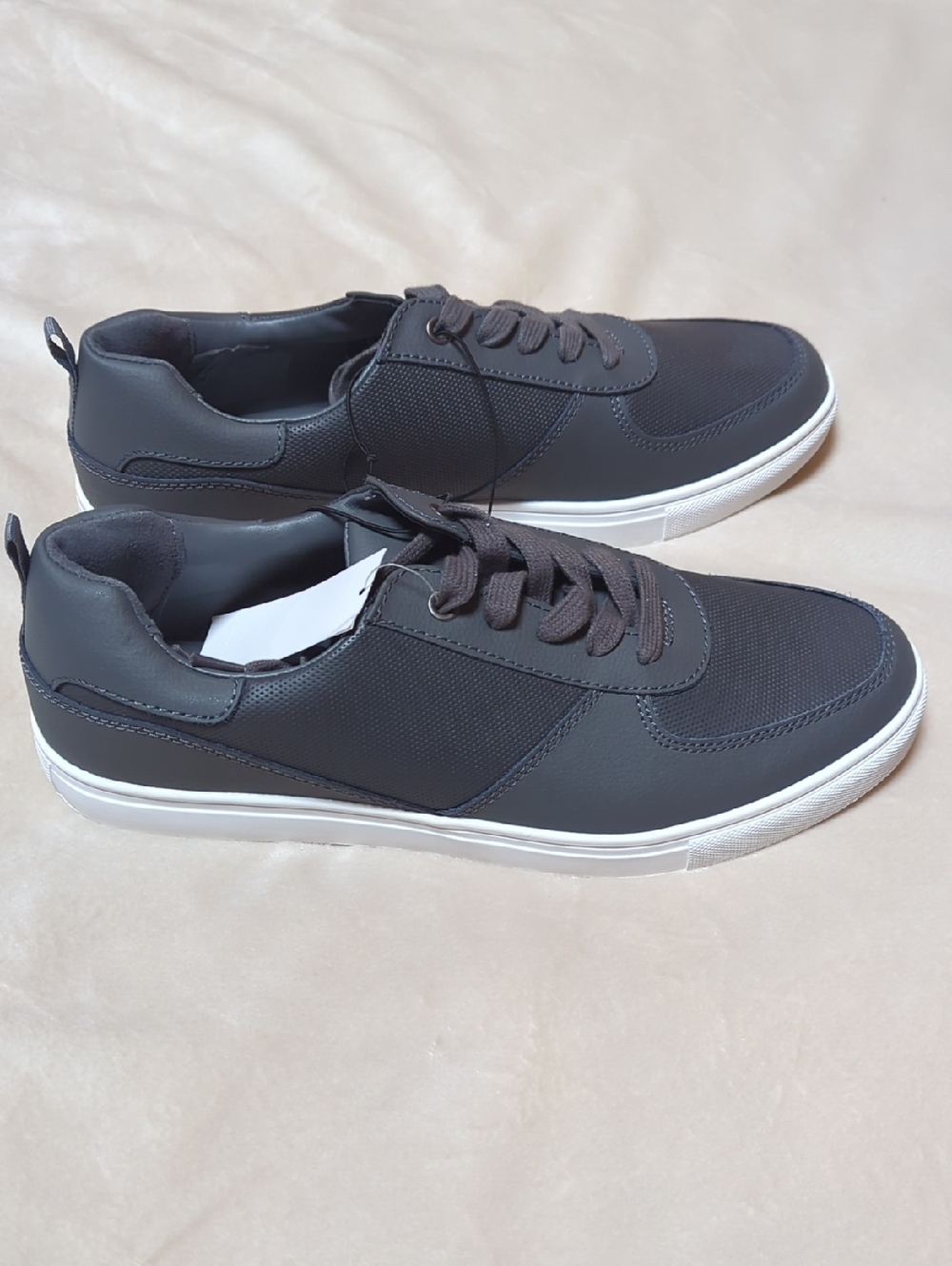 Weatherproof Vintage "Ethan" Men's Lace-Up Sneakers in Dark Gray with White Sole